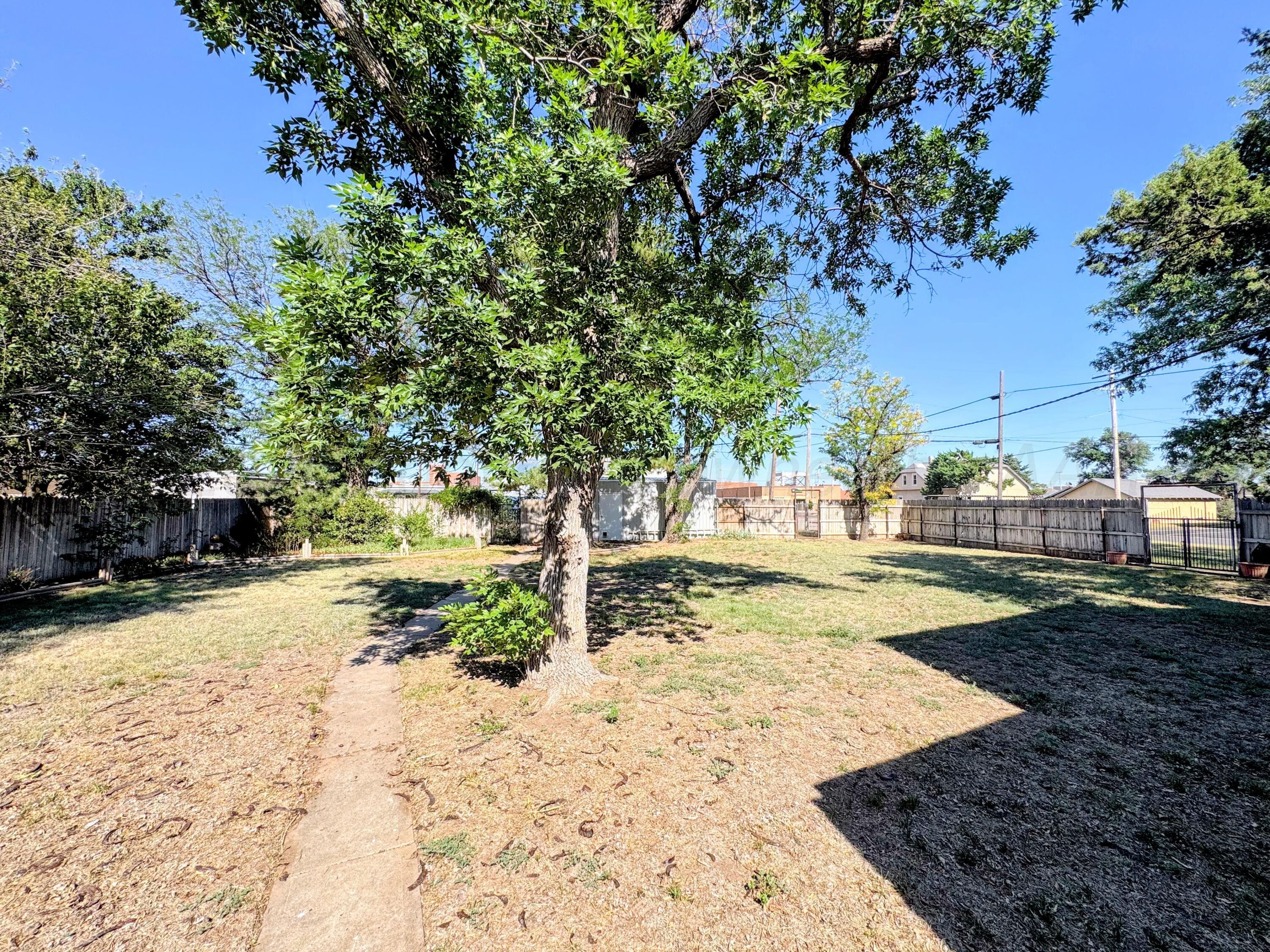 221 S Baylor Street, Perryton, TX 79070-2531, photo 26