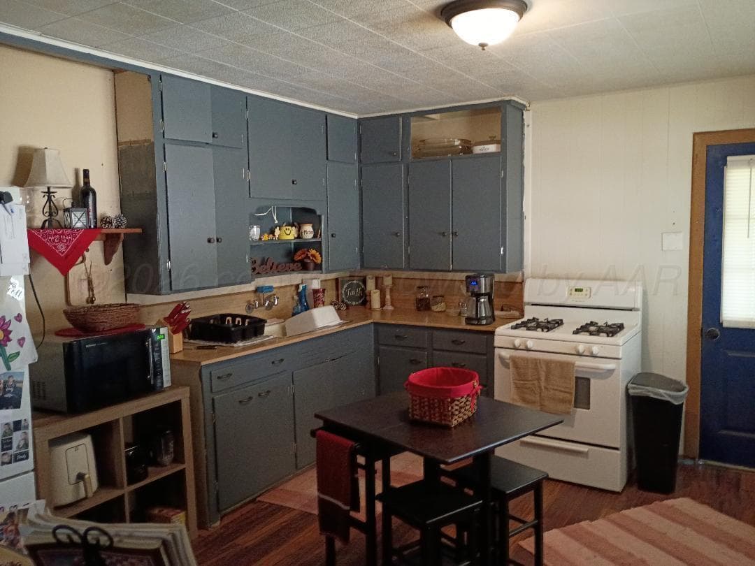 421 N LOWRY Street, Pampa, TX 79065-5029, photo 6