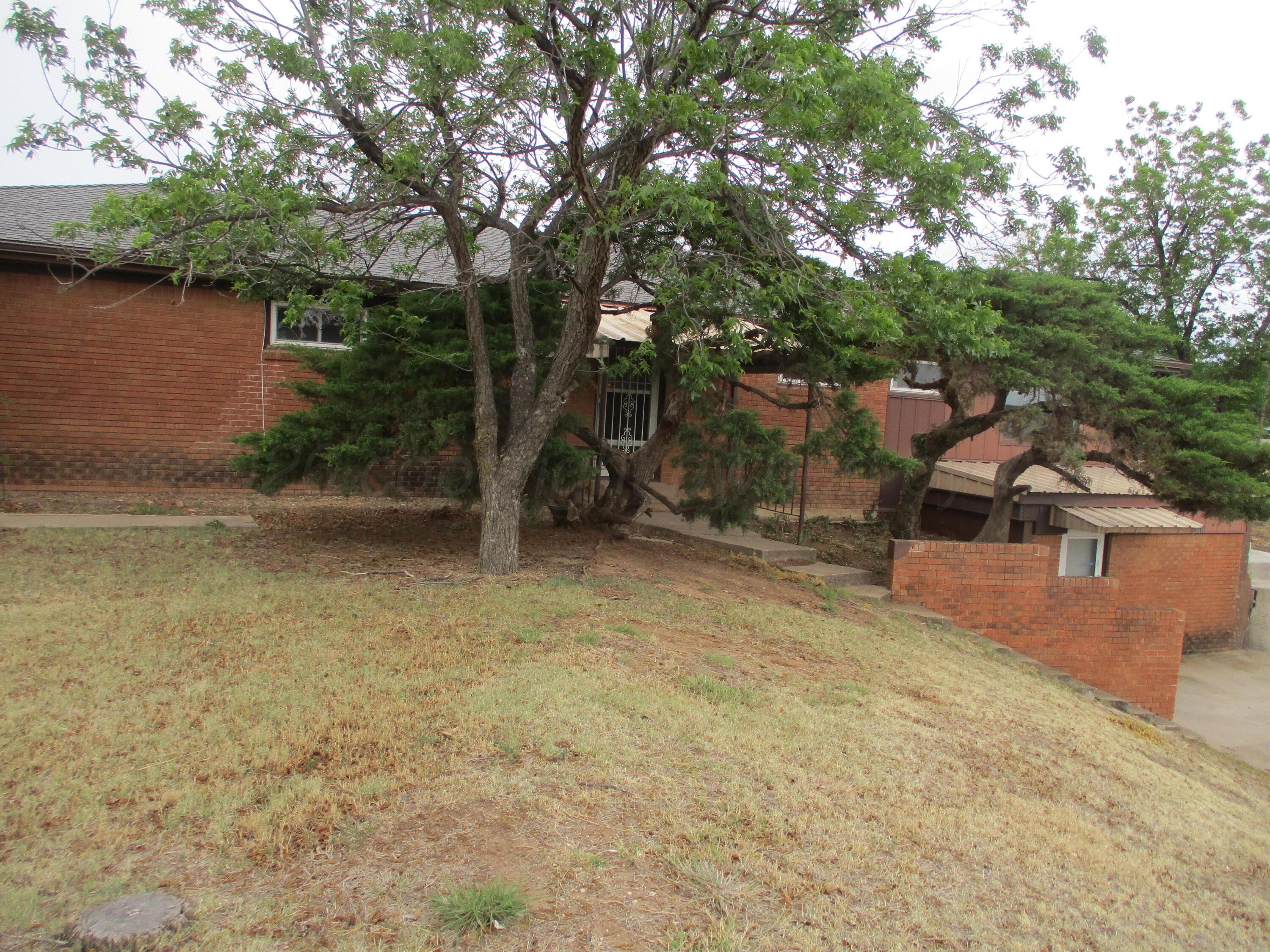 1200 E HARVESTER Avenue, Pampa, TX 79065-5016