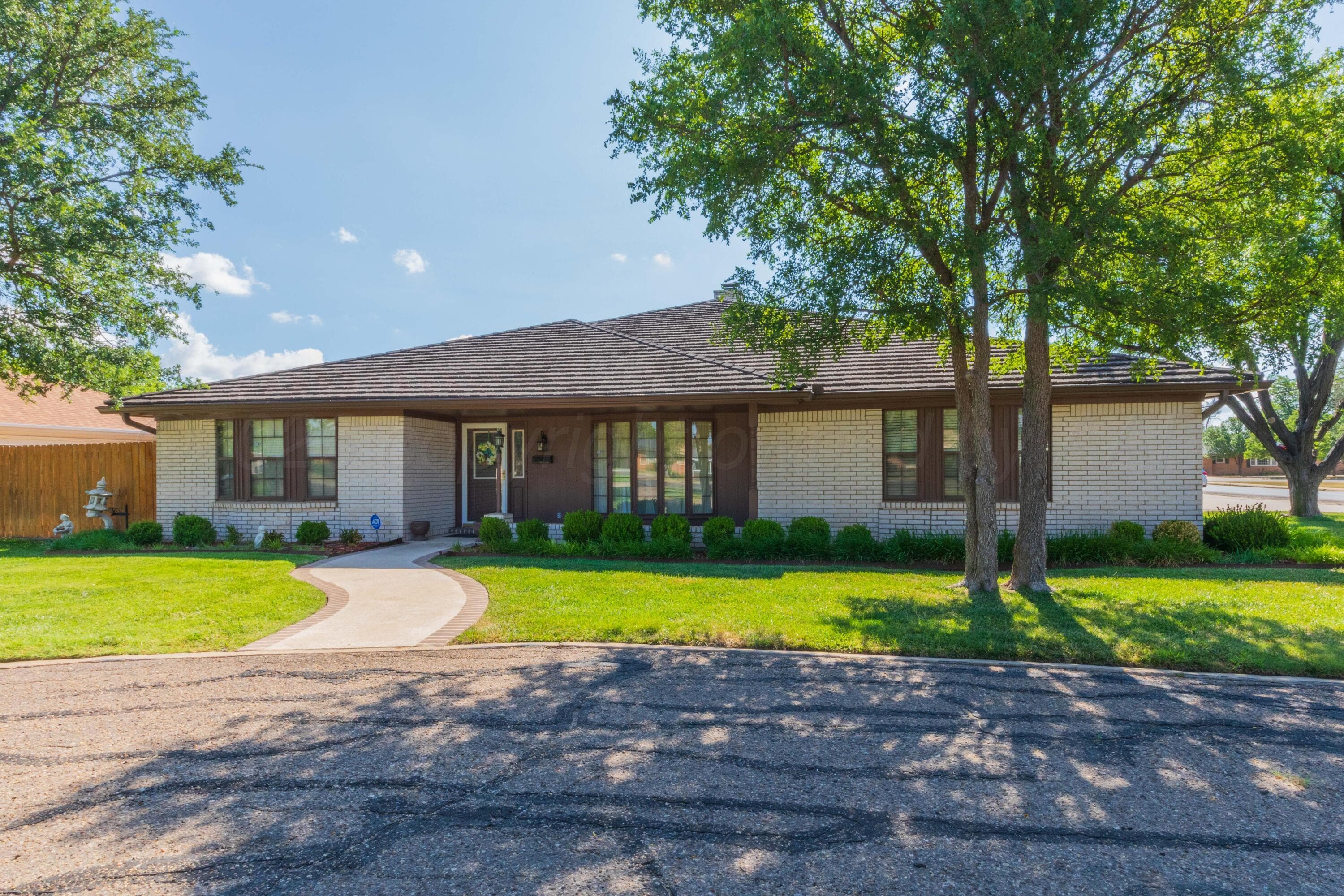 2300 DUNCAN Street, Pampa, TX 79065-3039, photo 2