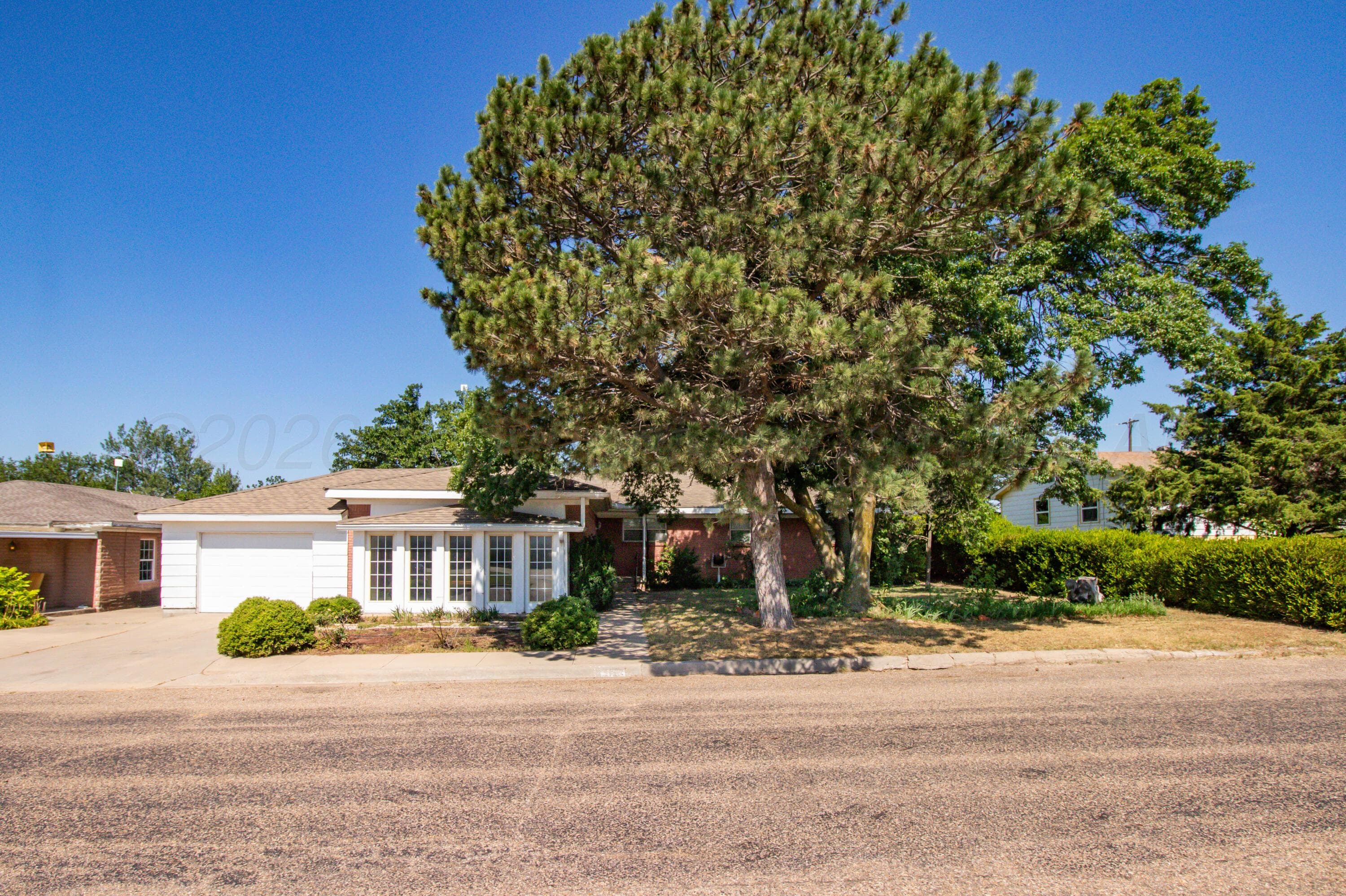 1009 N Main Street, McLean, TX 79057
