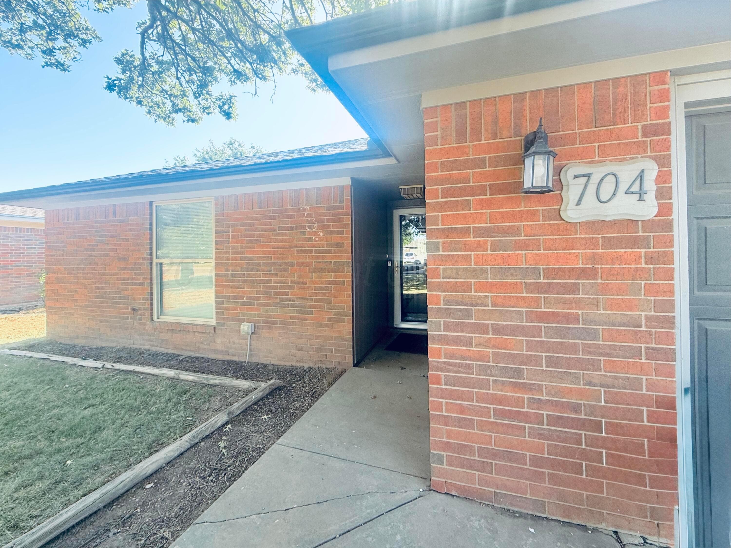 704 FLOYD Avenue, Dumas, TX 79029-3138, photo 2