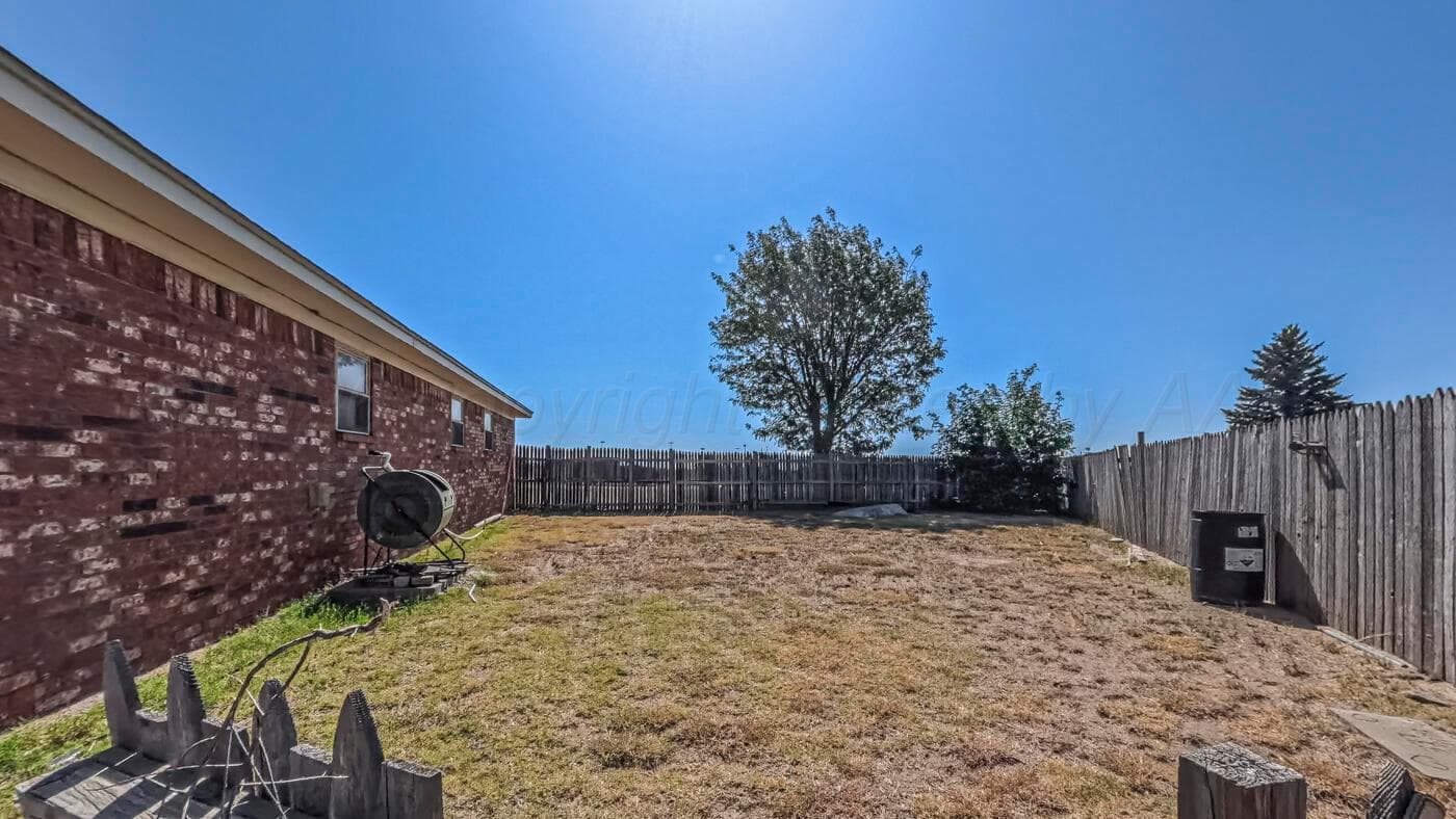 702 S Elm Avenue, Stinnett, TX 79083, photo 2