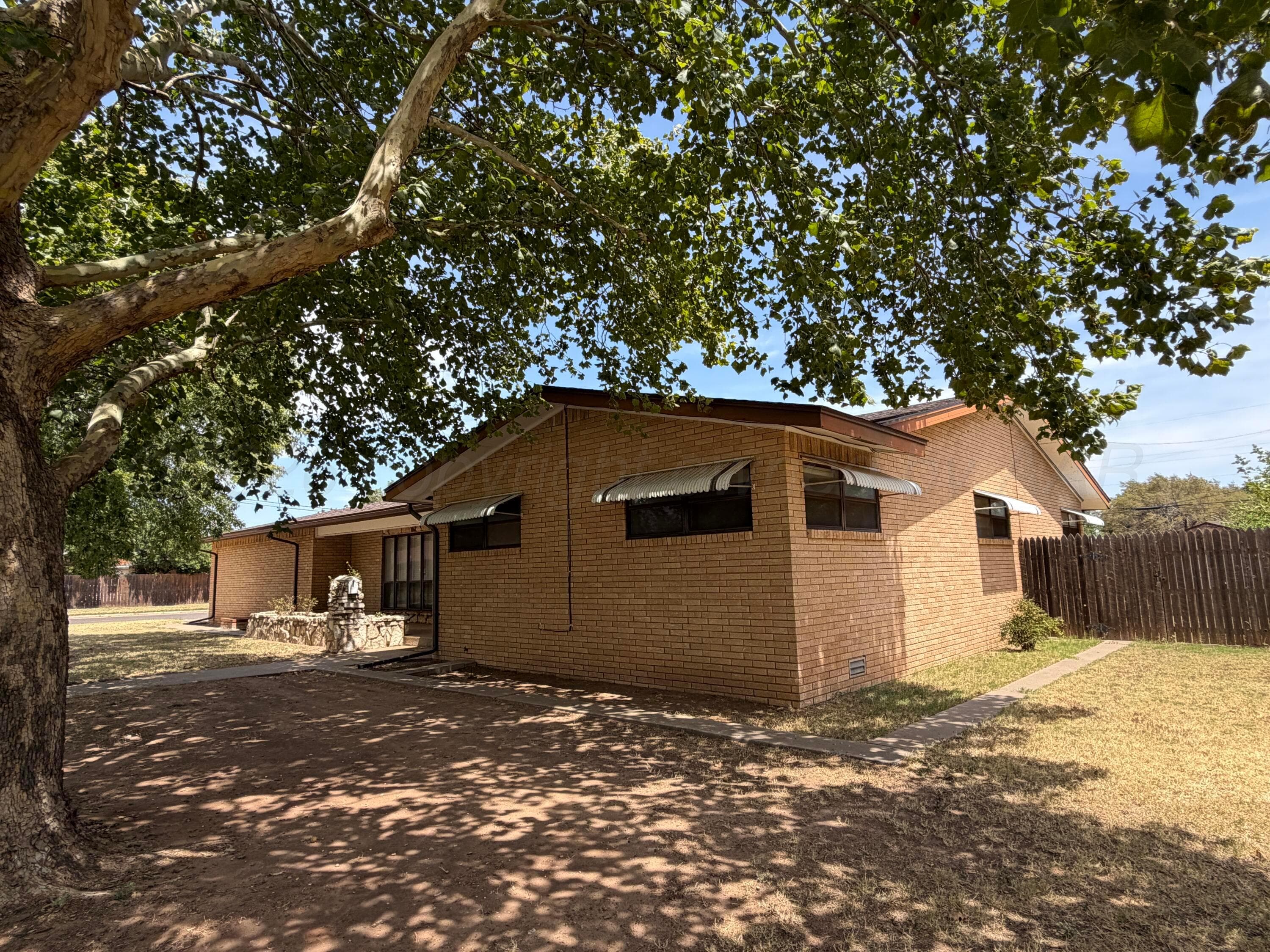 1700 Ellison Street, Wellington, TX 79095, photo 2