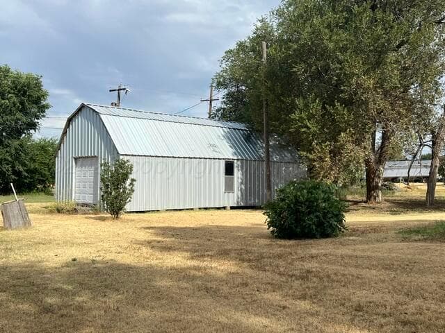 105 S Plummer Street, Darrouzett, TX 79024, photo 2