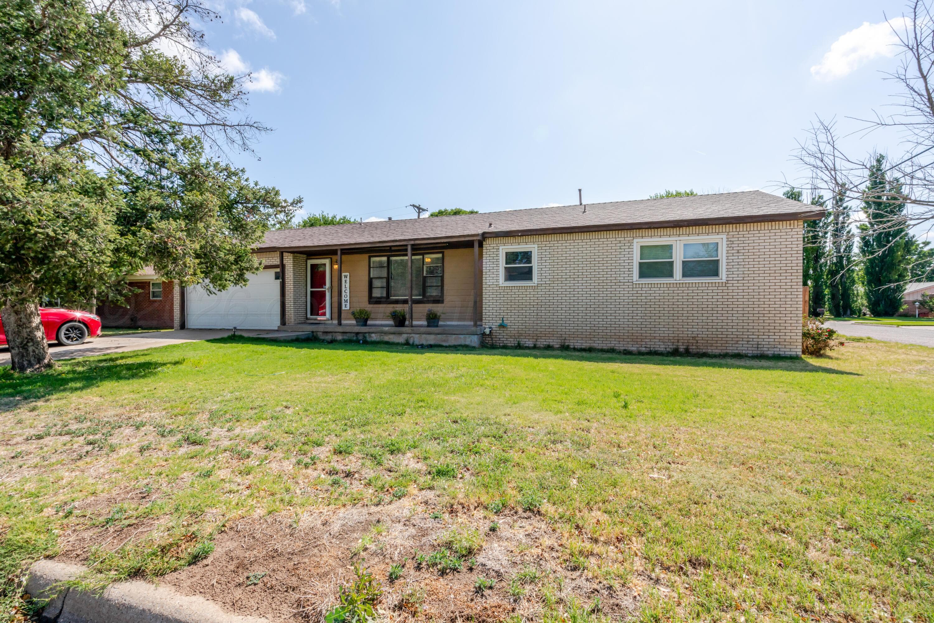 1421 Elm Avenue, Dalhart, TX 79022