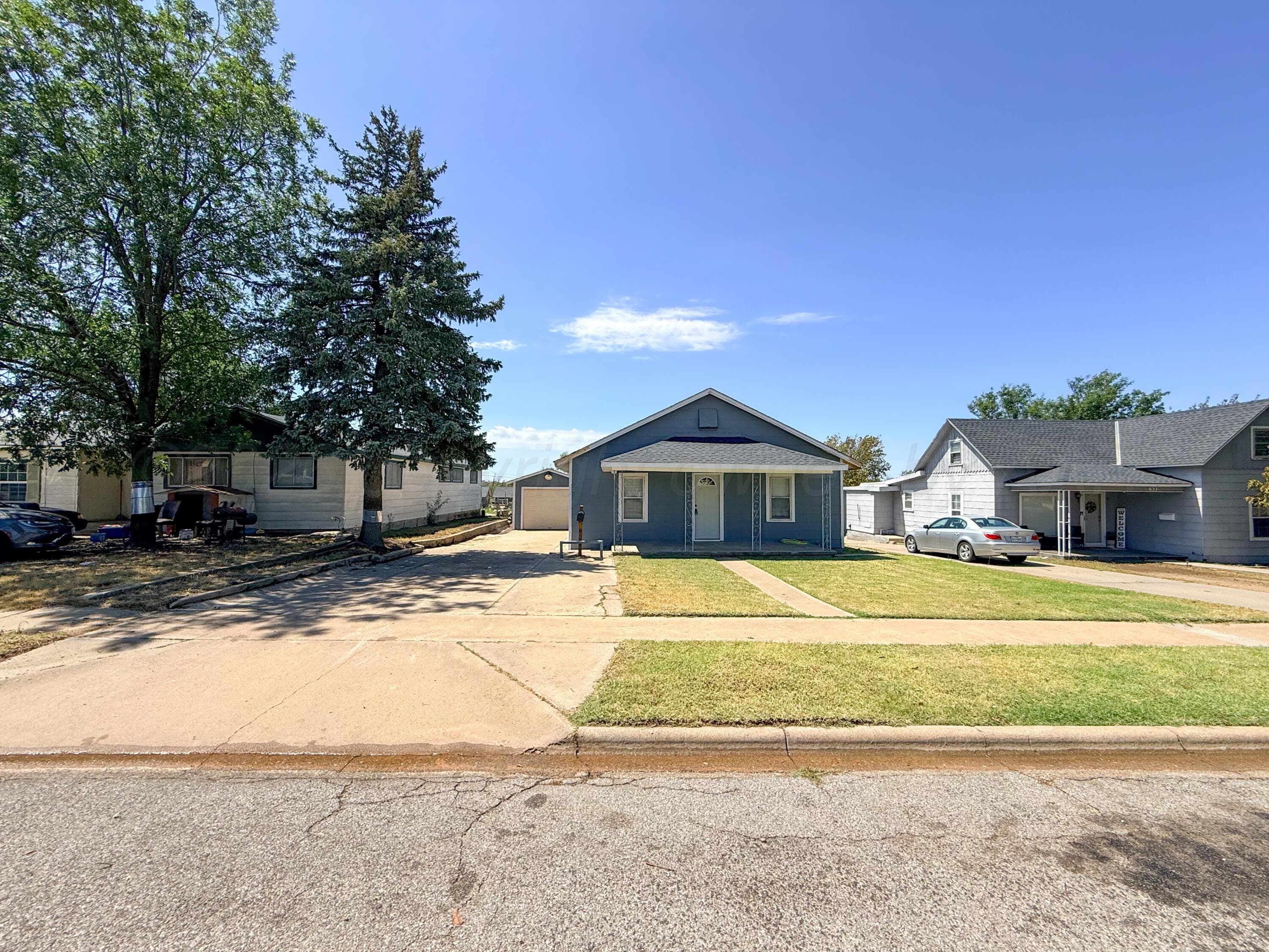 629 N SLOAN Street, Pampa, TX 79065-4831, photo 2