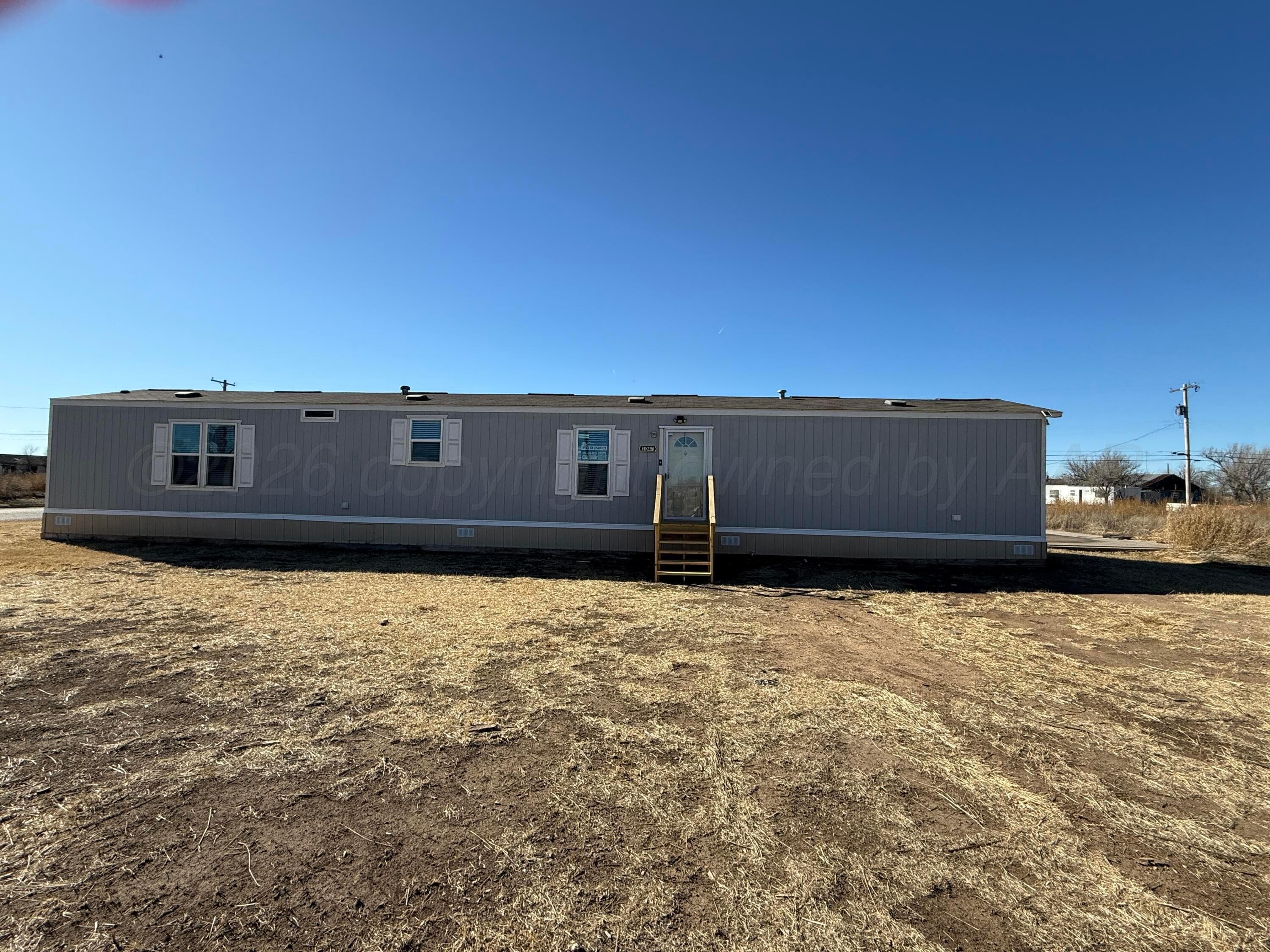 1042 S WILCOX Street, Pampa, TX 79065-8039