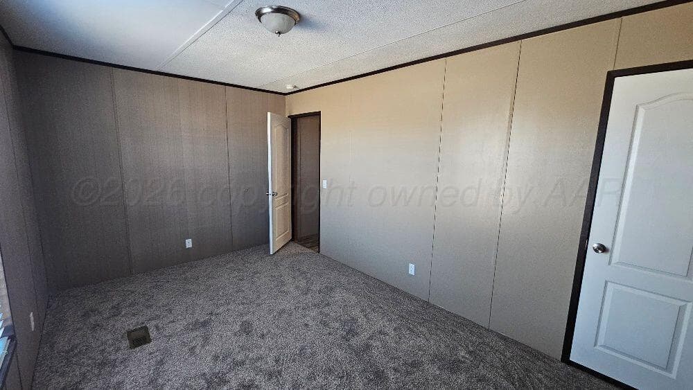 1042 S WILCOX Street, Pampa, TX 79065-8039, photo 9