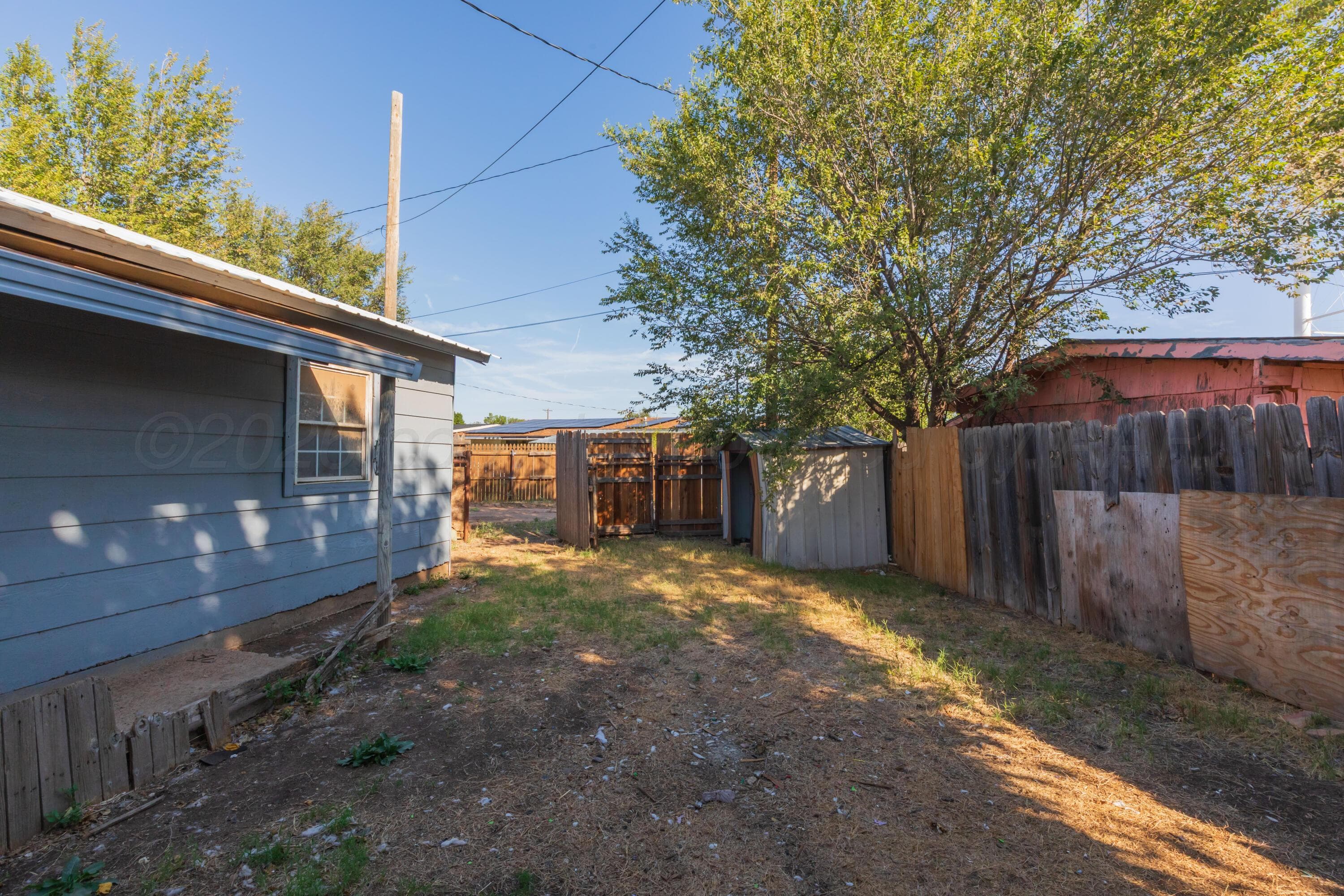1044 W CINDERELLA Drive, Pampa, TX 79065-2709, photo 35