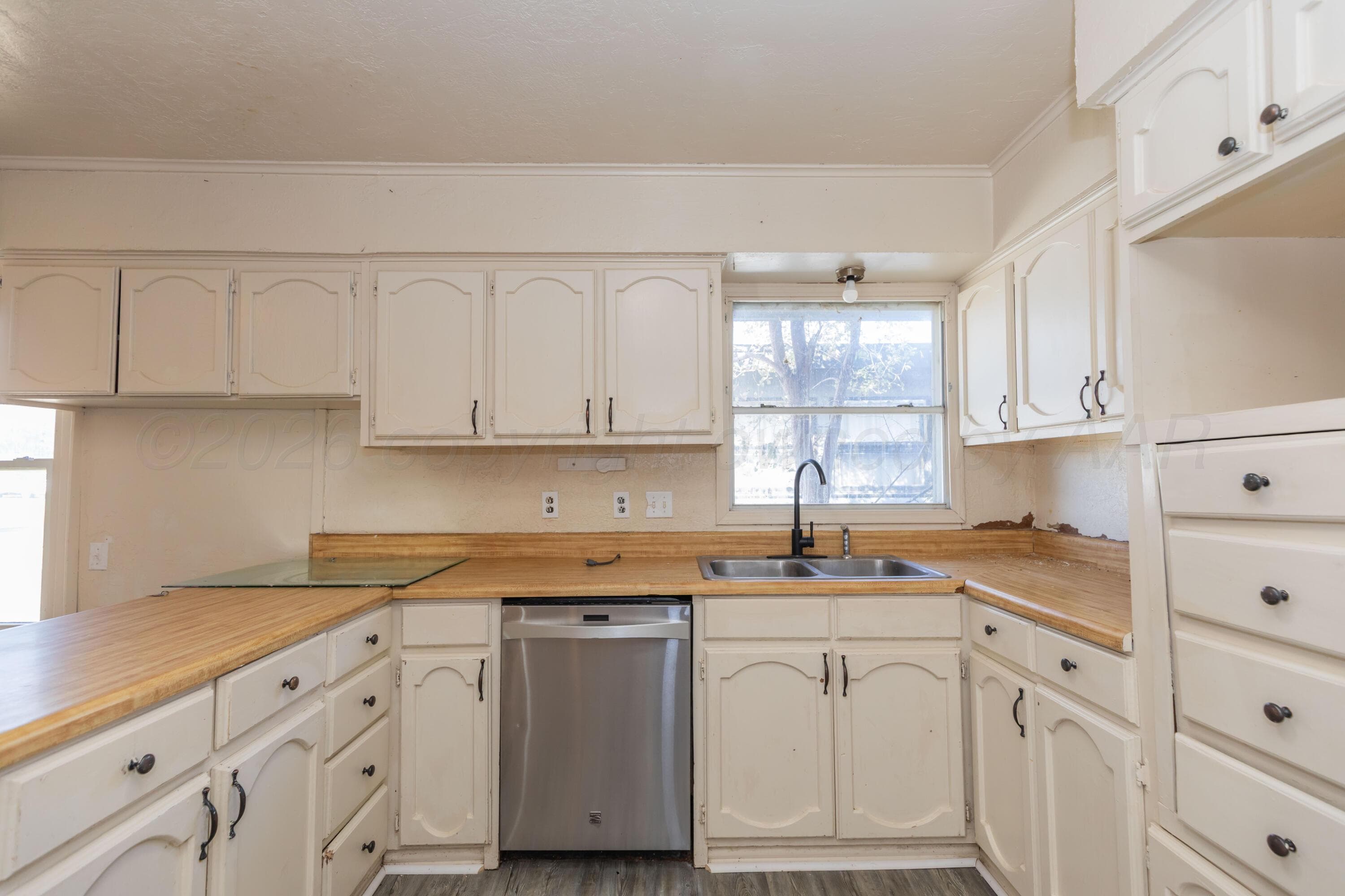 1044 W CINDERELLA Drive, Pampa, TX 79065-2709, photo 14