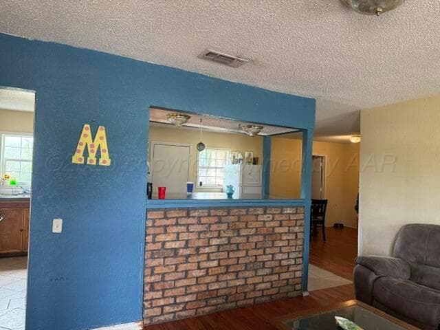 1145 W SENECA Lane, Pampa, TX 79065-2627, photo 2
