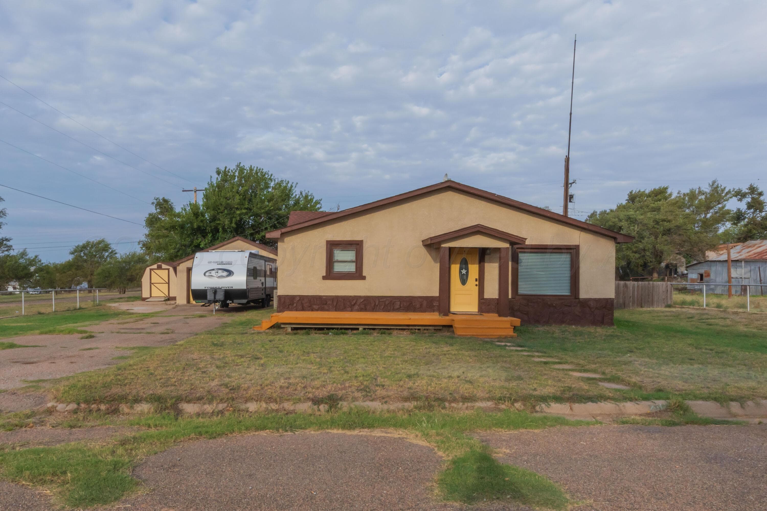 203 ASH Street, Skellytown, TX 79080-1827, photo 2