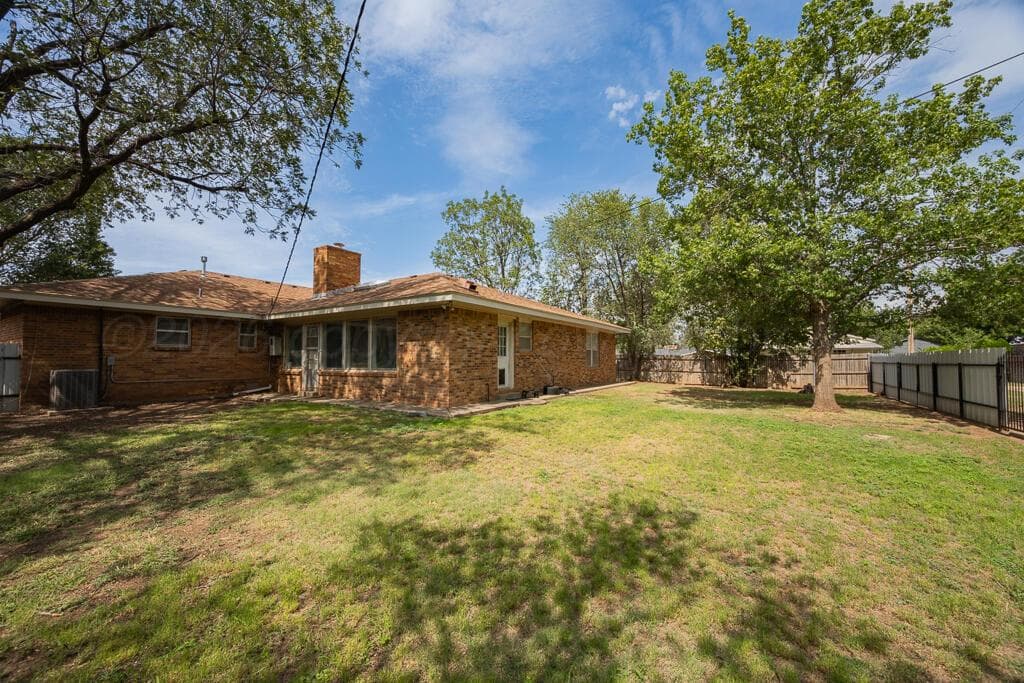 203 Western Street, Claude, TX 79019, photo 32