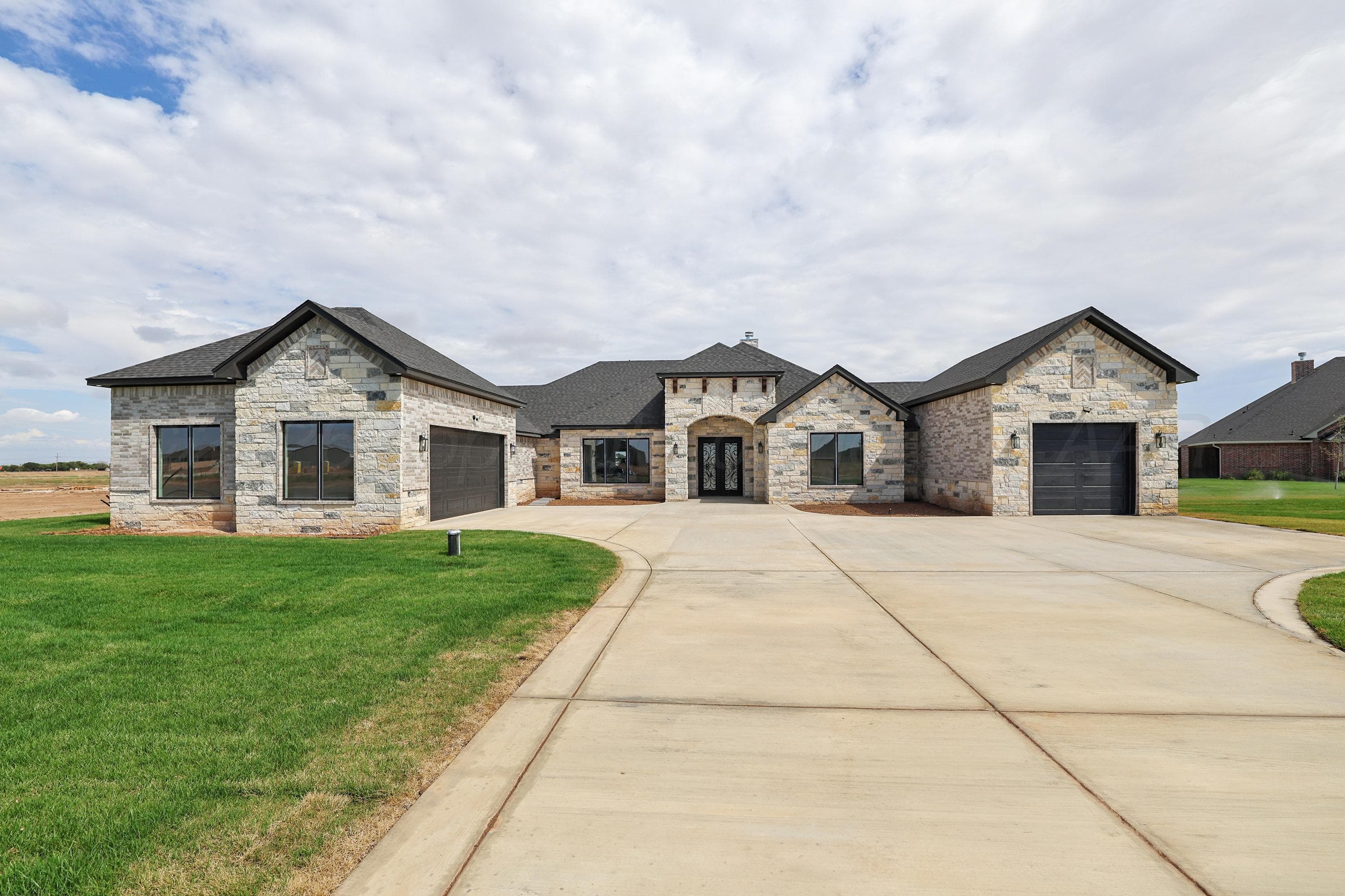 11661 TWIN HILLS Drive, Amarillo, TX 79119-1066, photo 2