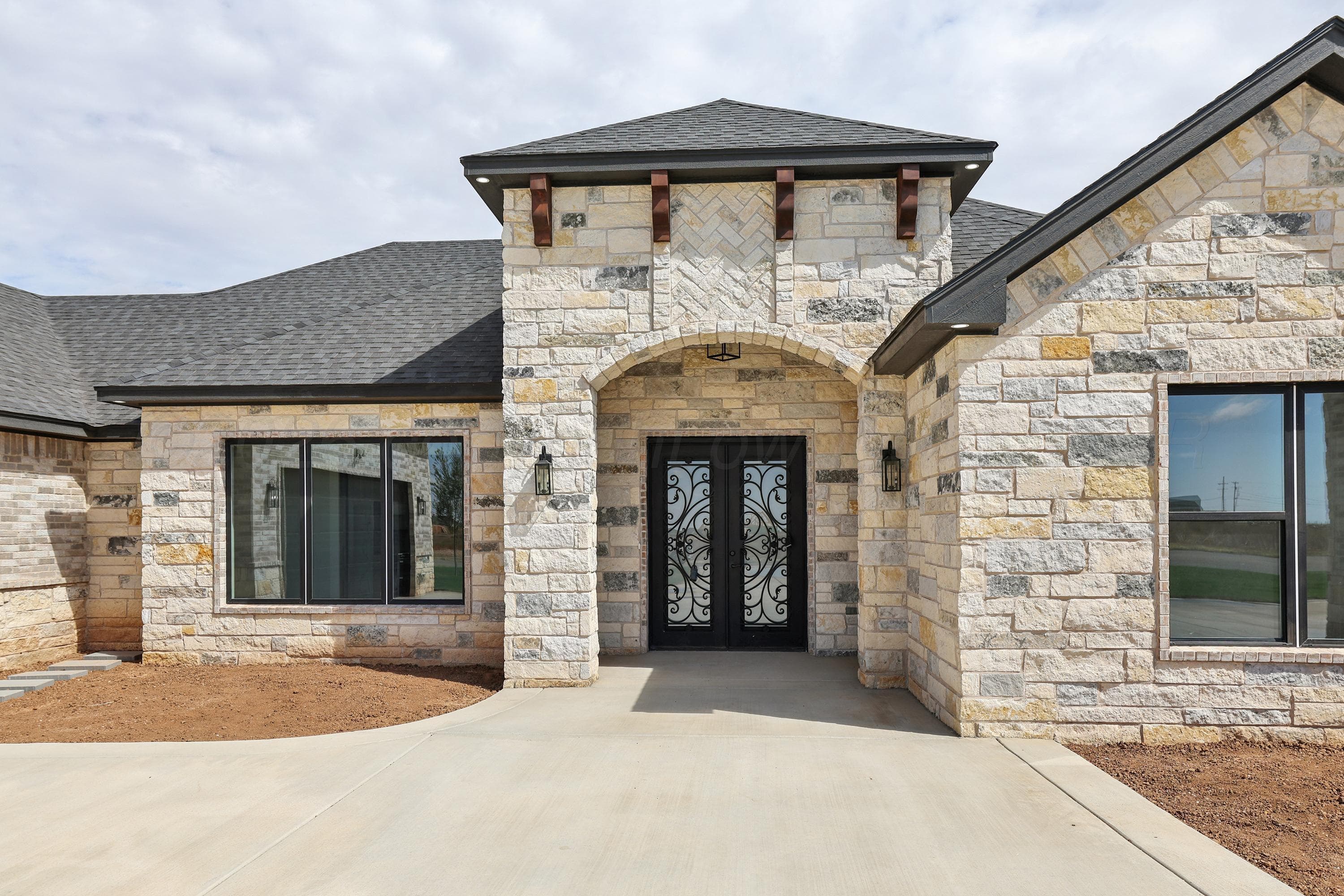 11661 TWIN HILLS Drive, Amarillo, TX 79119-1066, photo 3