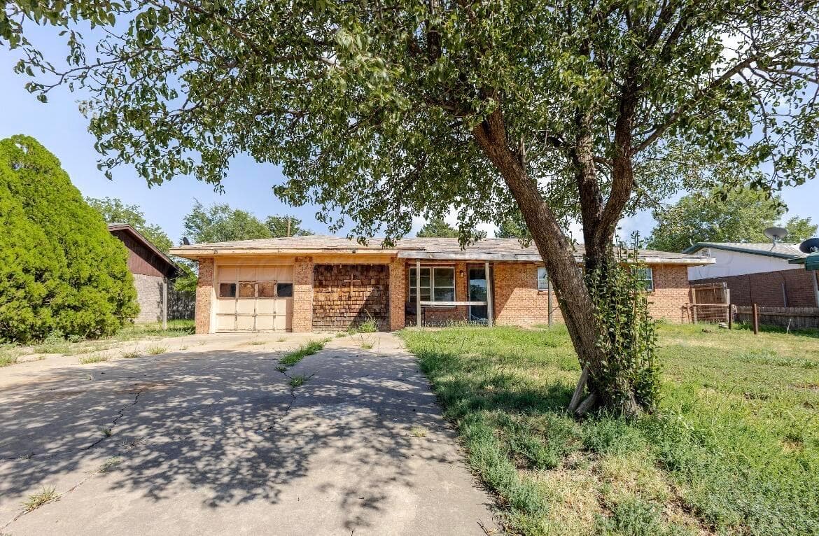 220 NW 11th Street, Dimmitt, TX 79027