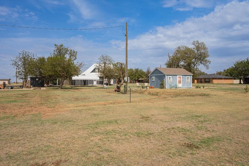 306 Alamo Street, Claude, TX 79019, photo 11