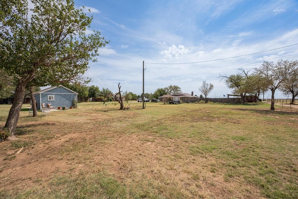 306 Alamo Street, Claude, TX 79019, photo 10