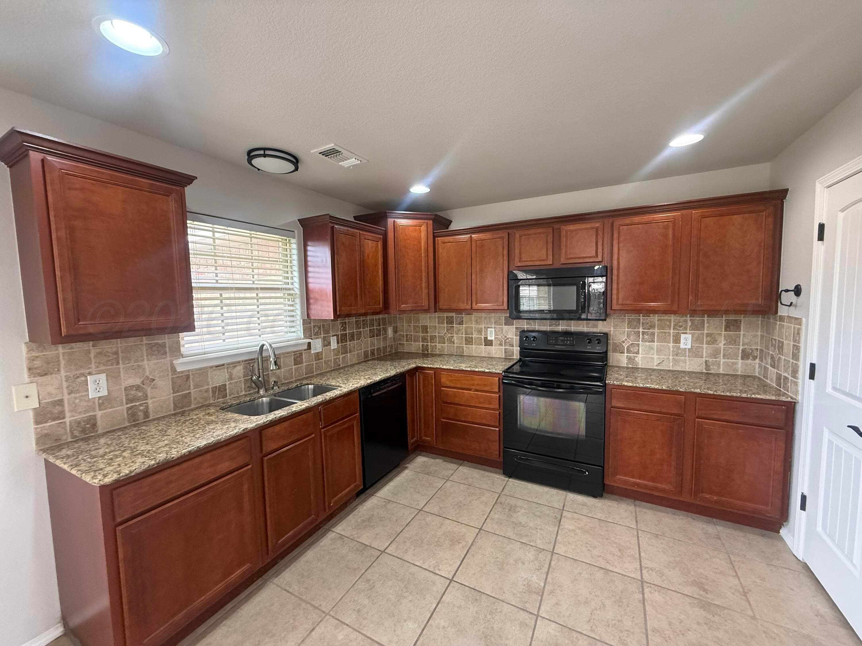 8406 TAOS Drive, Amarillo, TX 79118-8132, photo 9