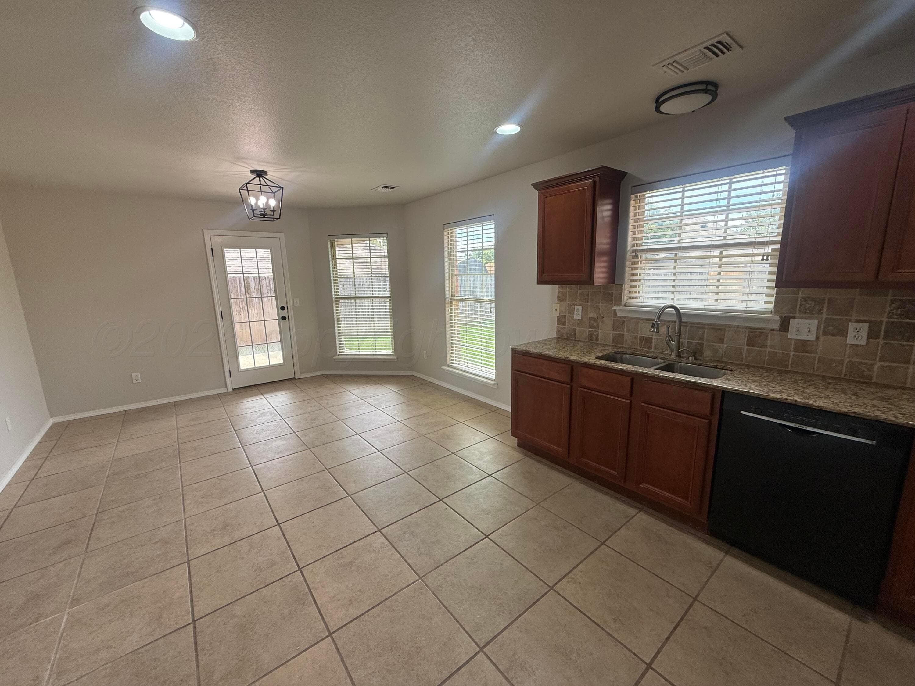 8406 TAOS Drive, Amarillo, TX 79118-8132, photo 10
