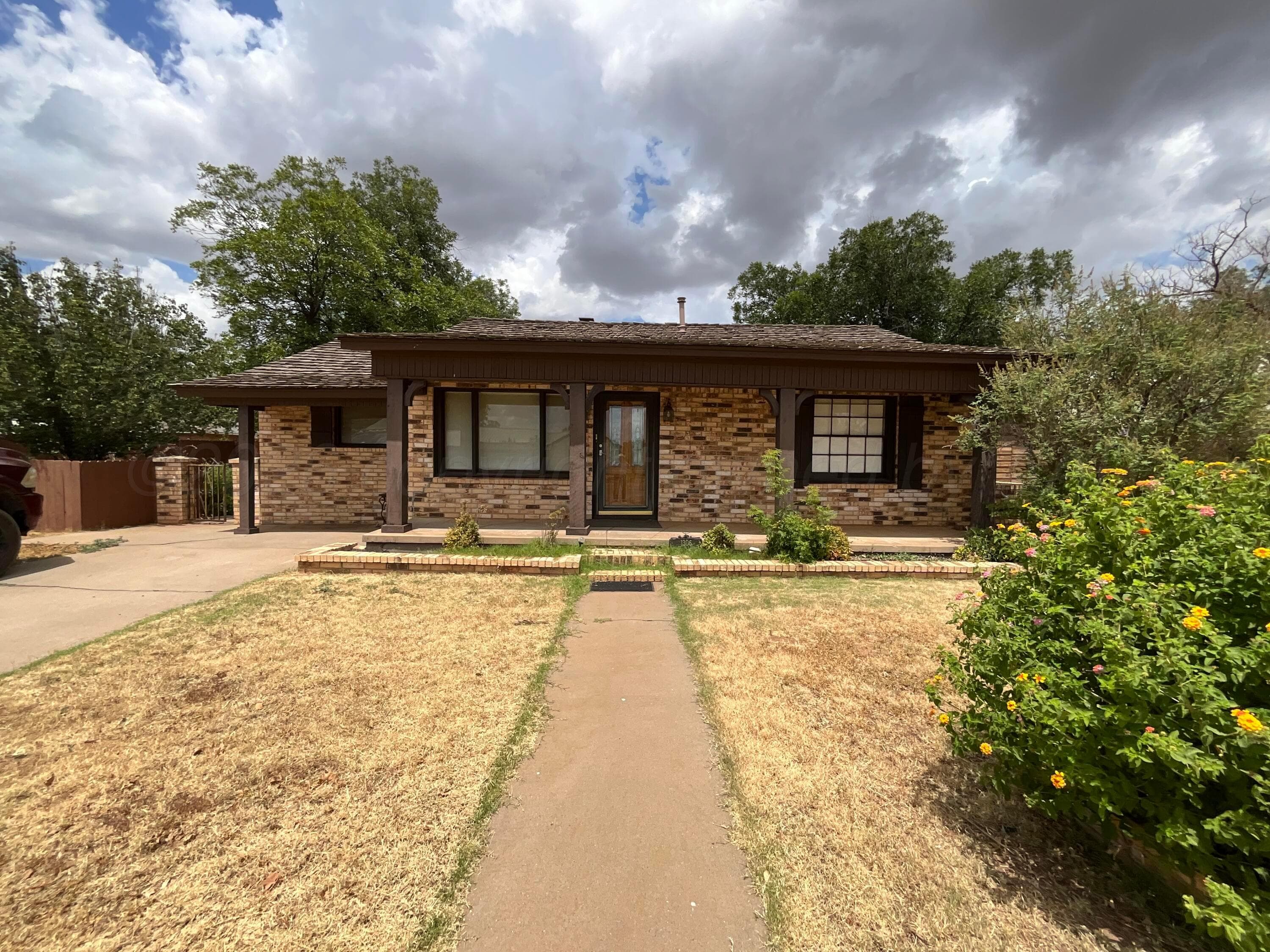1306 NW Ave I, Childress, TX 79201