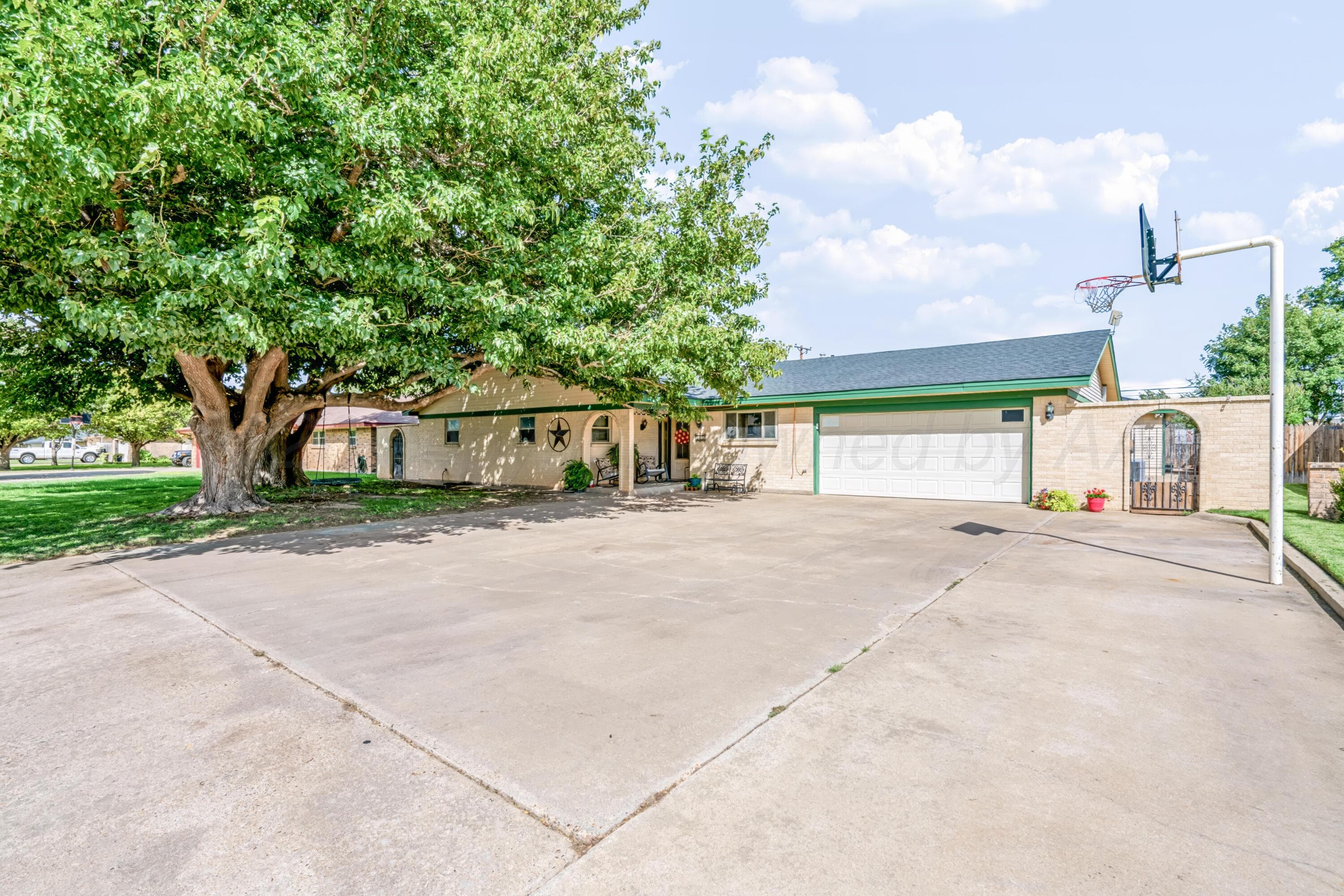 725 BENNETT Drive, Dumas, TX 79029-5305, photo 2