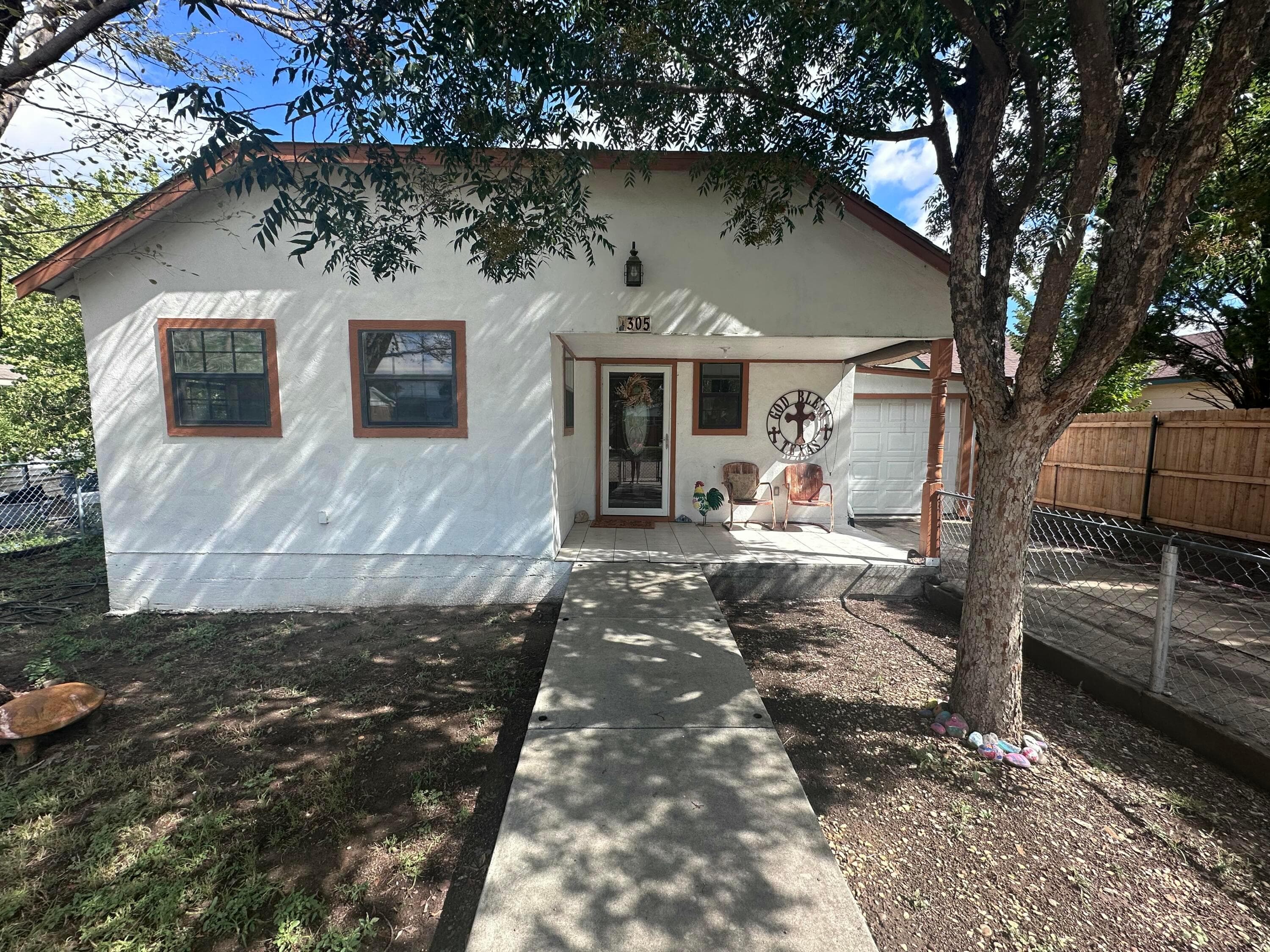 305 S Hoyne Avenue, Fritch, TX 79036