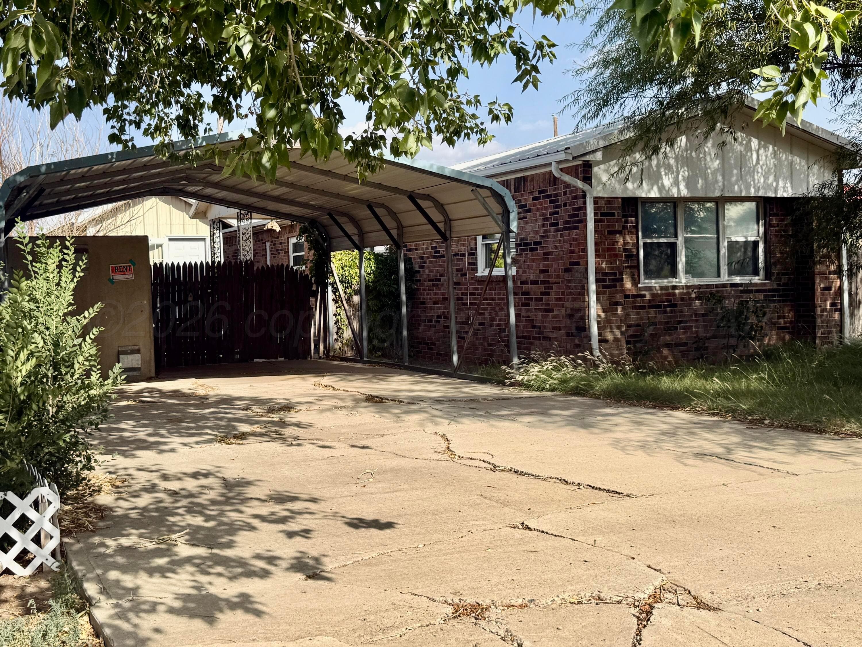 702 N Meredith Avenue, Dumas, TX 79029